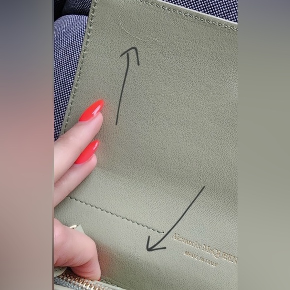 COPY - Alexander McQueen croc style wallet in green. - Picture 8 of 9